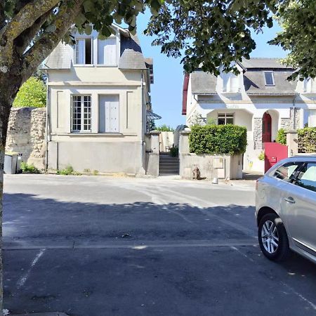 Chambre Grise Dans Une Demeure Du 16Eme A Saumur Comprenant Cuisine Equipee Exterior foto